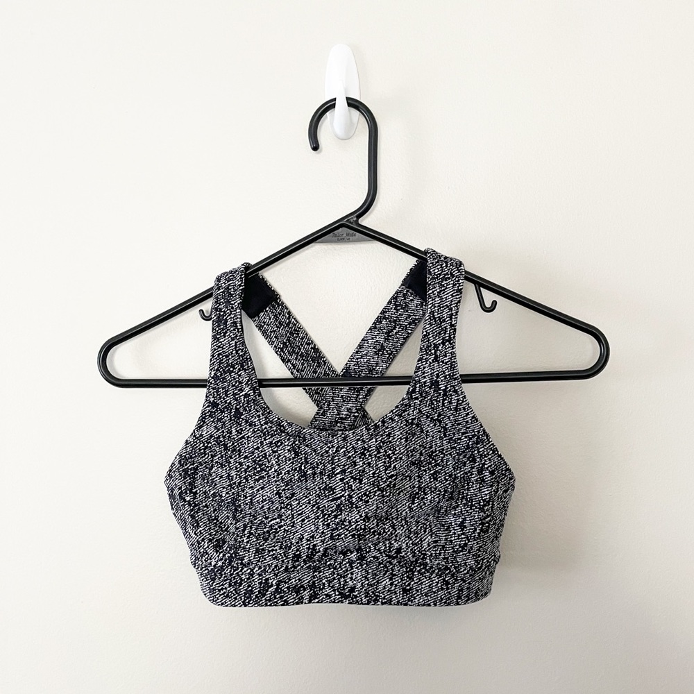 Lululemon Run On Sports Bra Pockets Irregular Denim Twill Black